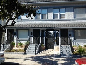 1059 in Long Beach, CA - Building Photo - Building Photo