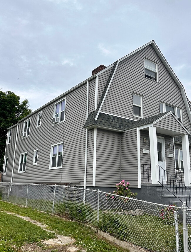 122 Hansen Ave in Bridgeport, CT - Building Photo - Building Photo