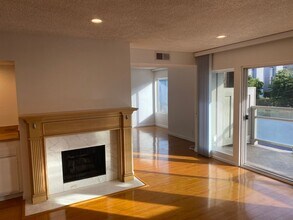 4200 Vía Dolce in Marina Del Rey, CA - Building Photo - Building Photo