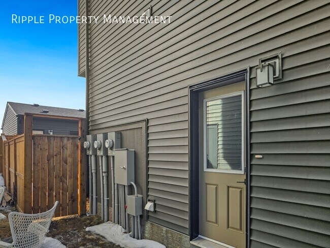 102 Silverton Glen Gate SW in Calgary, AB - Building Photo - Building Photo