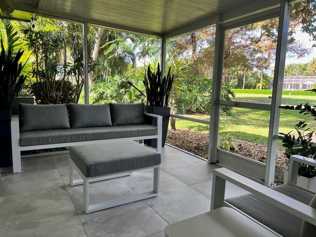 4021 N Cypress Dr in Pompano Beach, FL - Building Photo - Building Photo