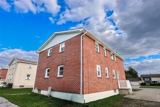 862 Falcon Dr in Depew, NY - Building Photo - Building Photo