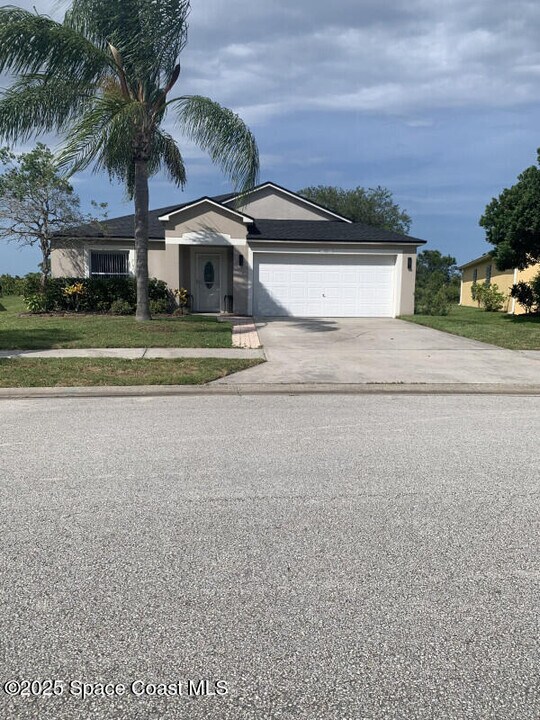 1122 Brumpton Pl in Rockledge, FL - Building Photo