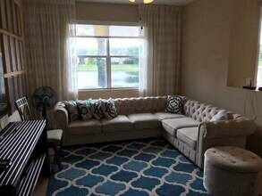 213 River Bluff Ln in Royal Palm Beach, FL - Building Photo - Building Photo