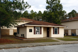 Woodlands Apartments in Prichard, AL - Building Photo - Building Photo