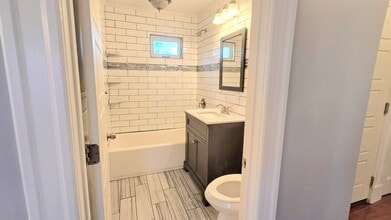 531 Berkshire Ave, Unit 3-Bedroom Apartment in Springfield, MA - Foto de edificio - Building Photo