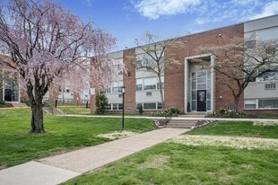 Willow Bend Apartments in Philadelphia, PA - Building Photo