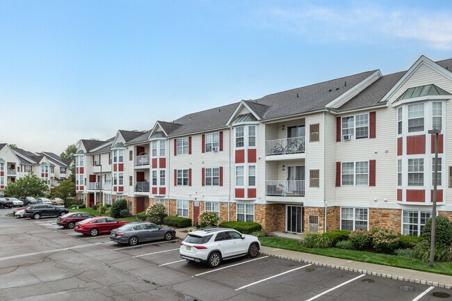 Fox Hill Run in Woodbridge, NJ - Foto de edificio - Building Photo