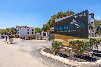 Overlook Townhomes in San Antonio, TX - Building Photo - Building Photo