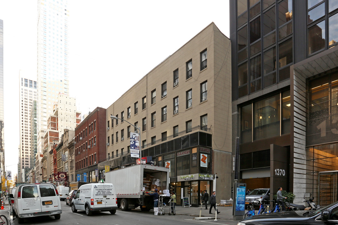 62 W 56th St in New York, NY - Foto de edificio