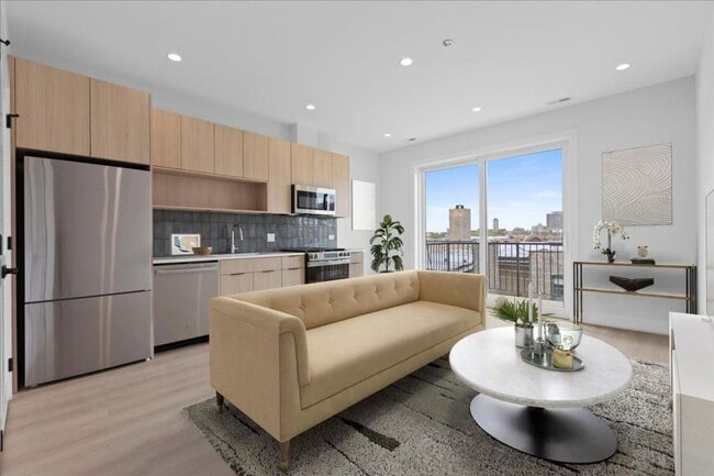 property at 904 W Dakin St