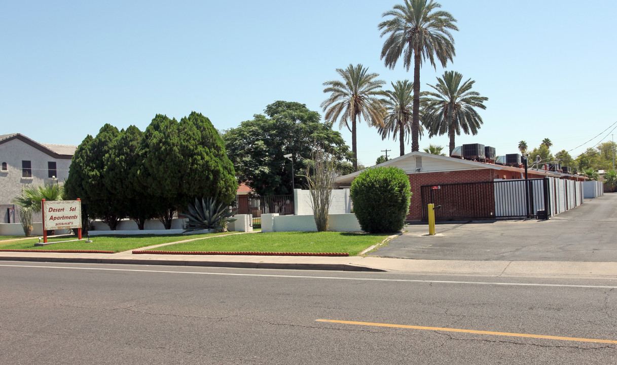 Desert Sol Apartments in Phoenix, AZ - Building Photo