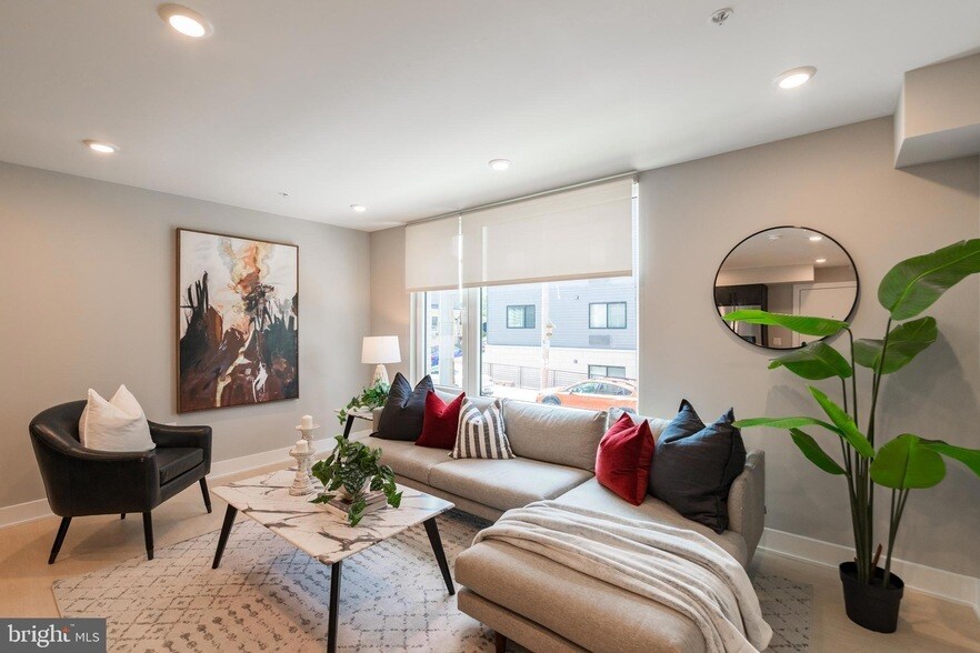 6604 Ridge Ave, Unit 503 in Philadelphia, PA - Building Photo