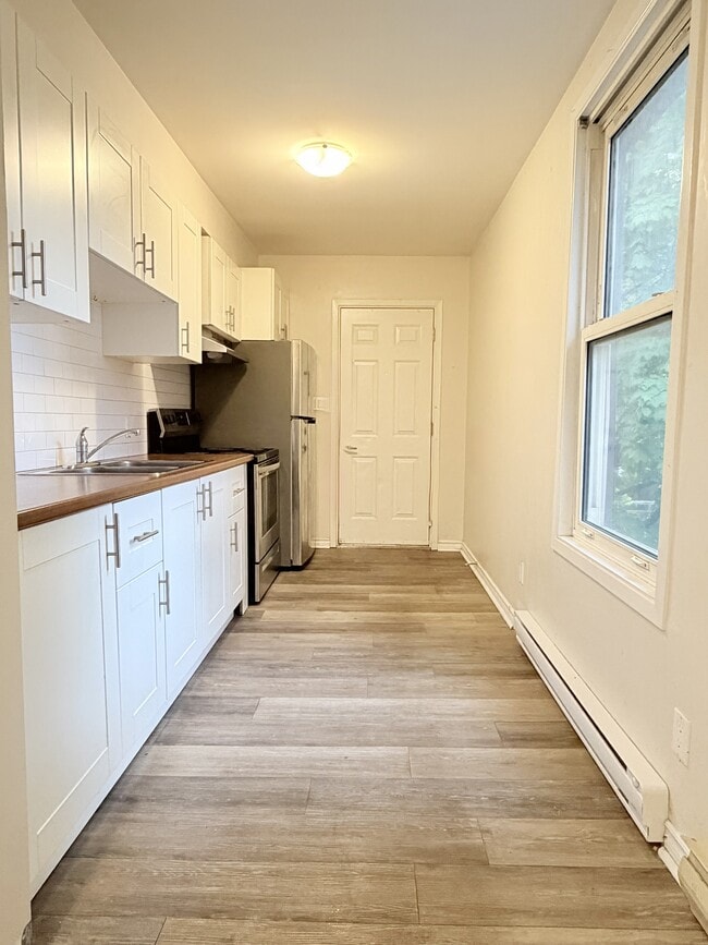 property at 686 Lincoln Rd