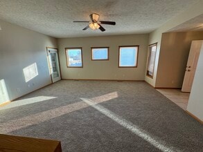 2524 N Buckingham Rd in Fremont, NE - Building Photo - Building Photo