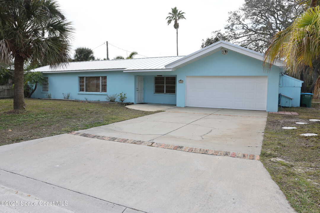 1100 Pine St in Melbourne Beach, FL - Building Photo