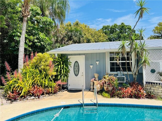property at 632 W Weatherbee Rd