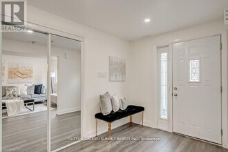 16 Upper Canada Dr in Kitchener, ON - Building Photo - Building Photo