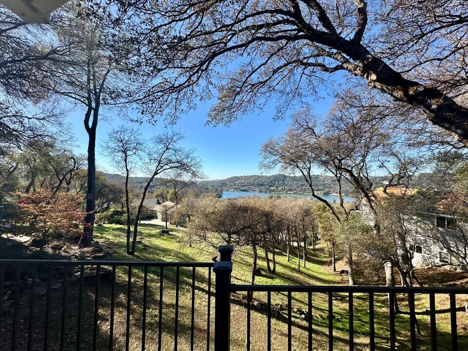 12006 Waxwing Ct in Penn Valley, CA - Building Photo