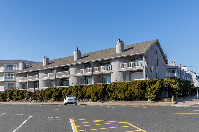 611 Ocean Ave in Bradley Beach, NJ - Foto de edificio - Building Photo