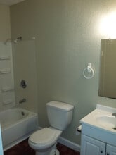 3143 Magnolia, Unit b, in Corpus Christi, TX - Foto de edificio - Building Photo