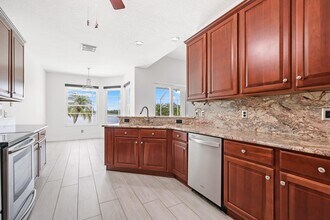 1976 Fruitridge St in Brandon, FL - Building Photo - Building Photo