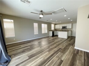 10353 Talking Tree Ave in Las Vegas, NV - Building Photo - Building Photo