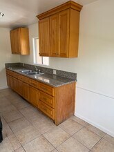 15231 Acre St, Unit D in North Hills, CA - Foto de edificio - Building Photo