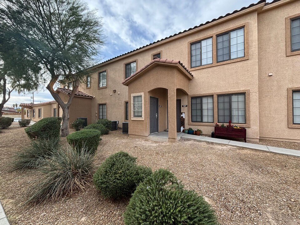 2181 Hussium Hills St in Las Vegas, NV - Building Photo