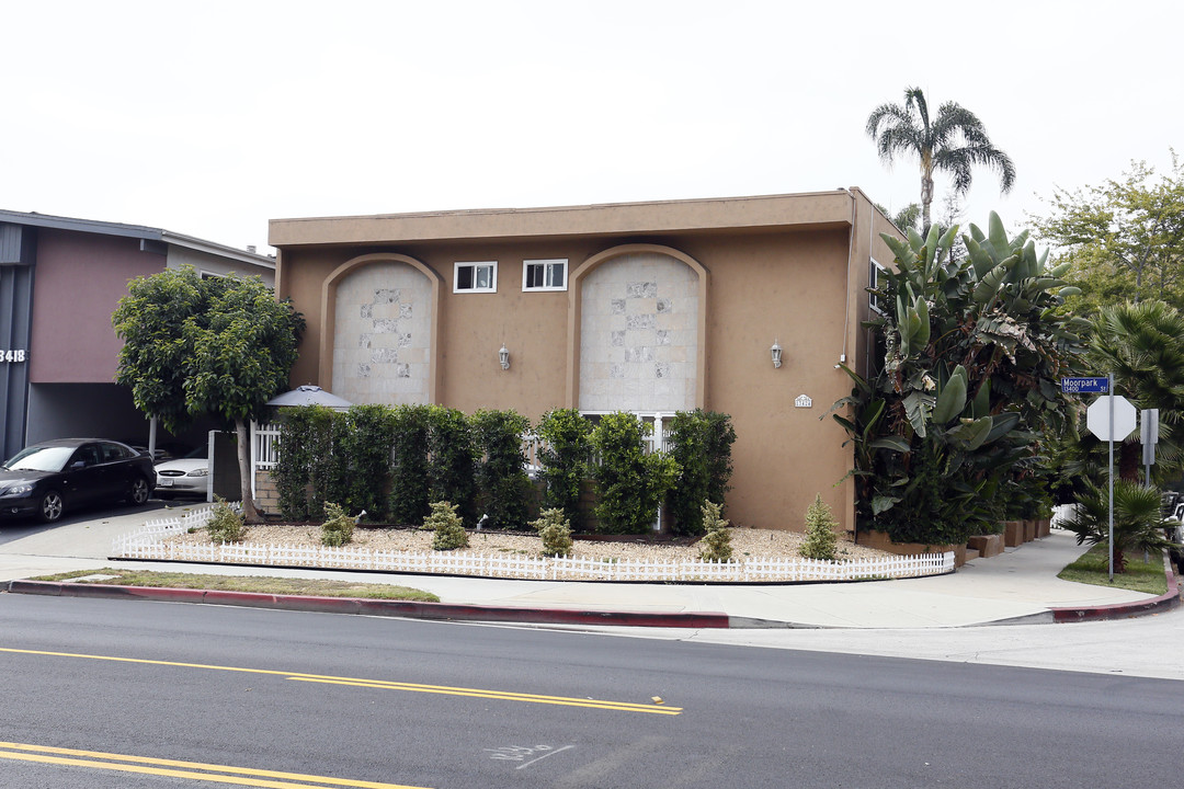 13424 Moorpark St in Sherman Oaks, CA - Building Photo