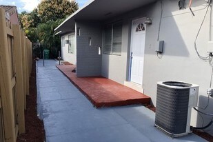320 NW 34th Ave in Miami, FL - Building Photo