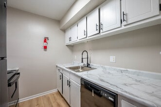 The Vineyards Apartment Homes in Indianapolis, IN - Foto de edificio - Interior Photo