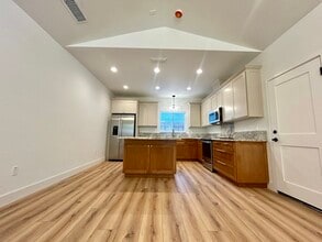 127 Clinton Ave in Roseville, CA - Building Photo - Building Photo