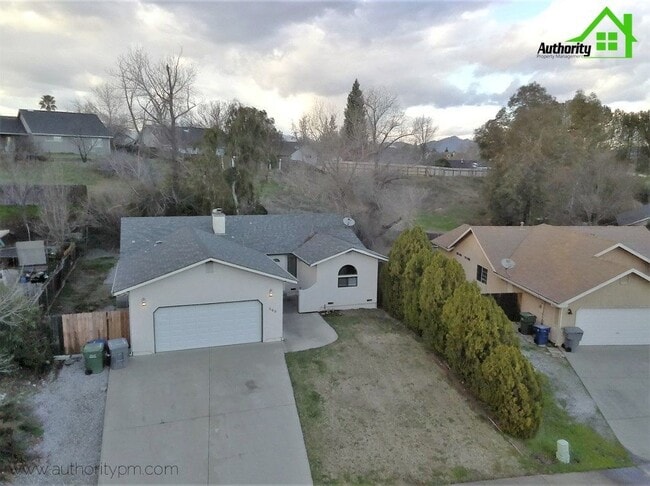 866 Spaniel Dr in Redding, CA - Building Photo - Building Photo