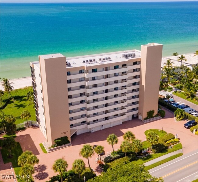 10525 Gulf Shore Dr in Naples, FL - Foto de edificio - Building Photo