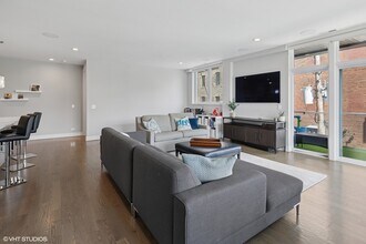 236 S Racine Ave in Chicago, IL - Building Photo - Building Photo
