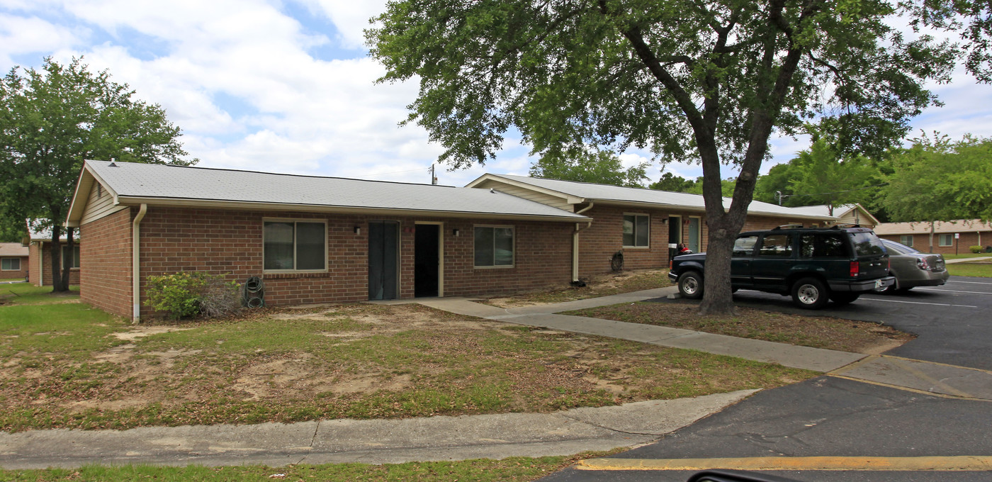 Gibb Oak Ridge Village in Tallahassee, FL - Building Photo