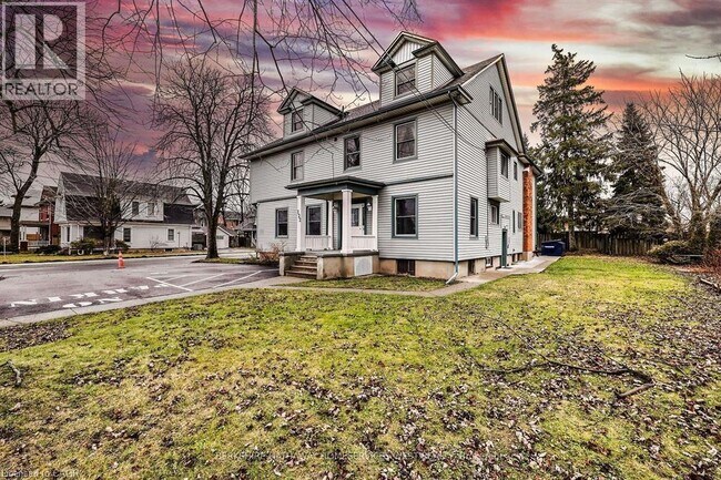 122 Hellems Ave in Welland, ON - Building Photo - Building Photo