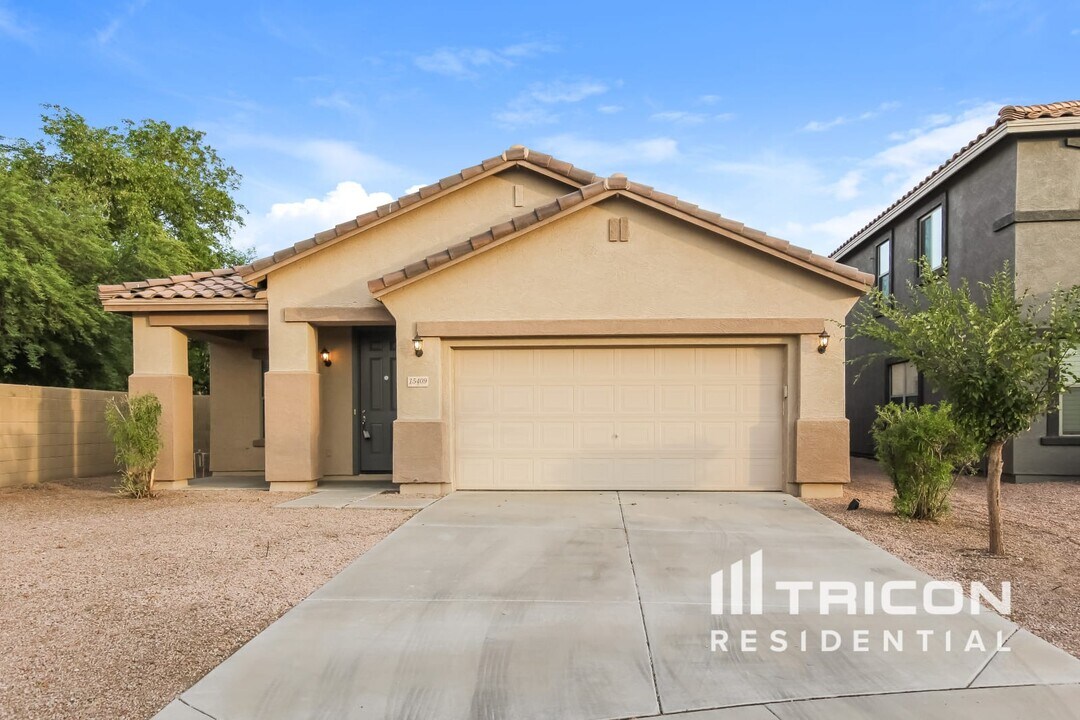 15409 W Cameron Dr in Surprise, AZ - Building Photo