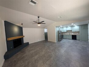 2001 Oakhollow Dr in Norman, OK - Building Photo - Building Photo