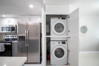 2117 NE 123rd St in North Miami, FL - Building Photo - Building Photo