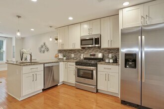 43 Hanover Pl NW, Unit #1 in Washington, DC - Foto de edificio - Building Photo