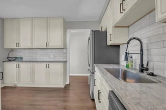 266 Massoit St in Clawson, MI - Foto de edificio - Building Photo