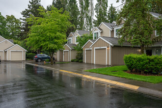 Rivertrail Condominium in Redmond, WA - Foto de edificio - Building Photo