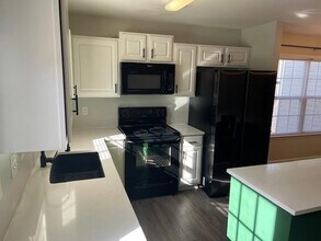 134 Brookstone Ct in Hendersonville, NC - Building Photo - Building Photo