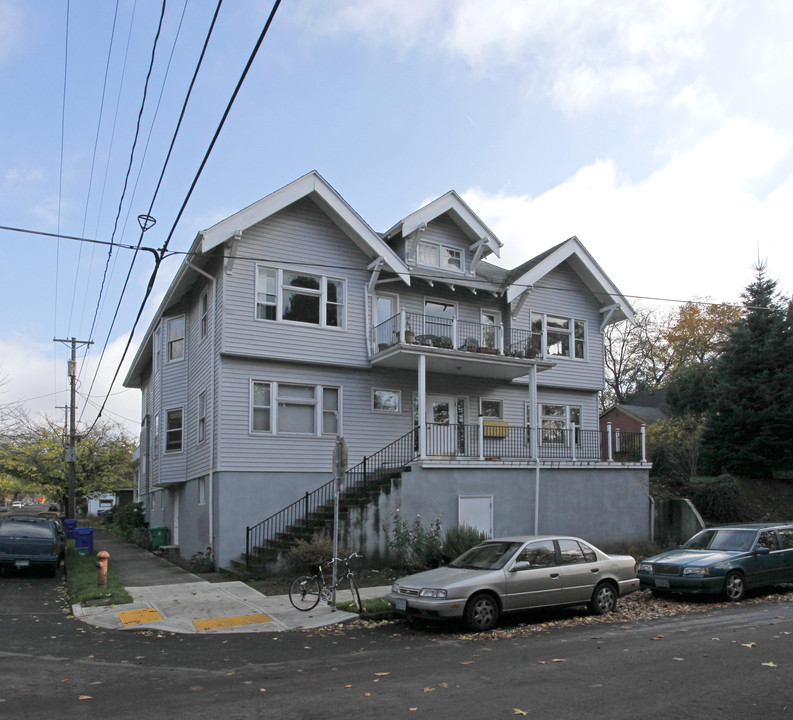 1304 SE 16th Ave in Portland, OR - Building Photo