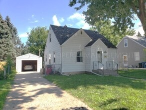 2208 S Willow Ave in Sioux Falls, SD - Building Photo - Building Photo