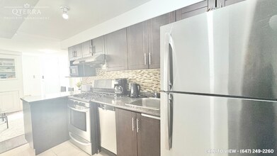 33 Saltspring Dr in Markham, ON - Building Photo - Building Photo