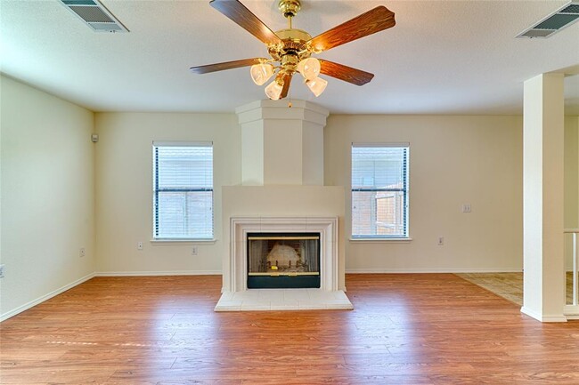 6433 Tara Dr in Austin, TX - Building Photo - Building Photo