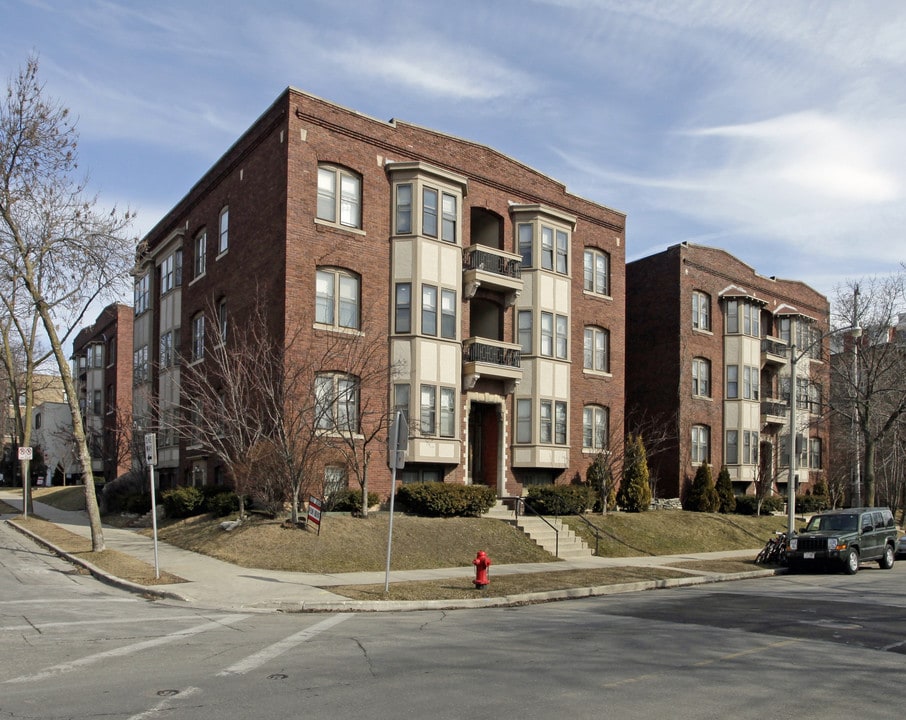 The Shamrock in Milwaukee, WI - Building Photo